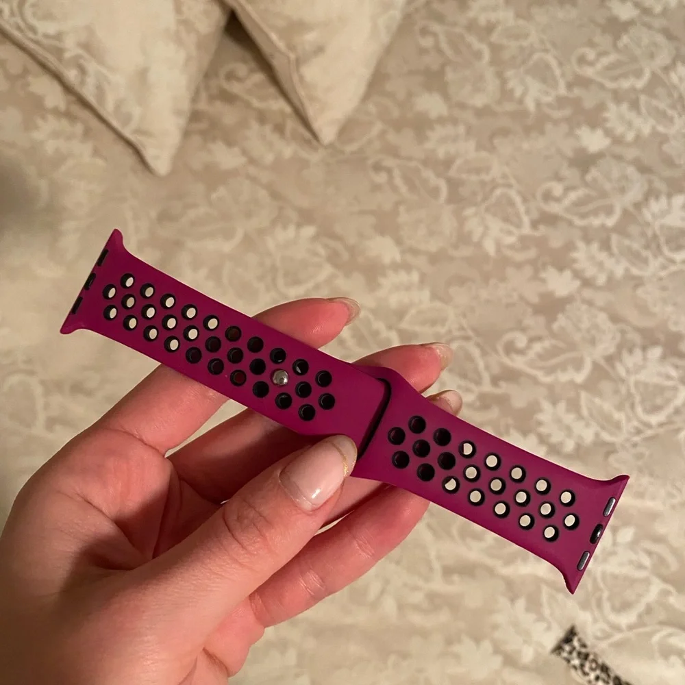 Apple Watch Purple/Black Sport Band (compatible with Series 3)